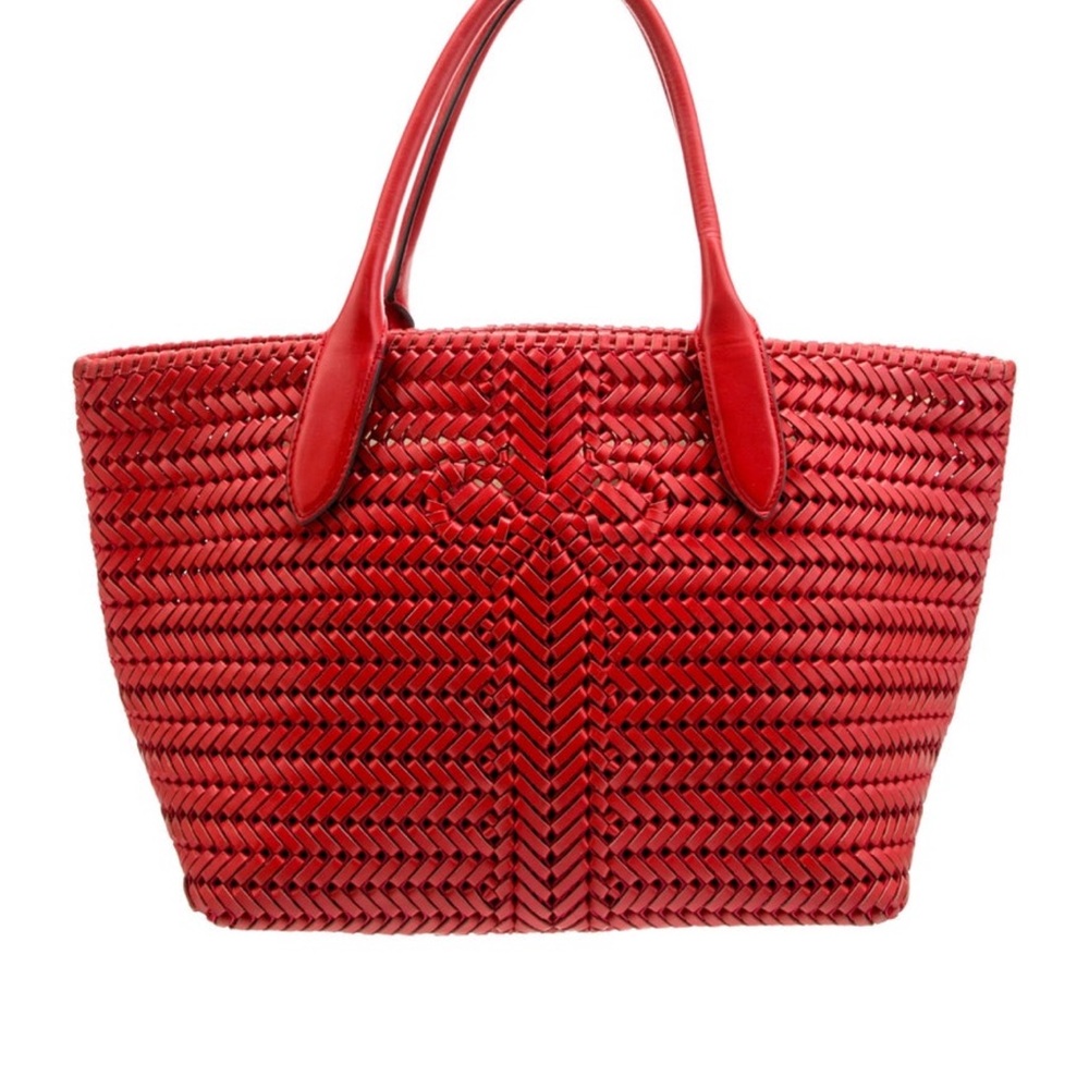 ANYA HINDMARCH Gorgeous tote! Like new.
See details in photos.